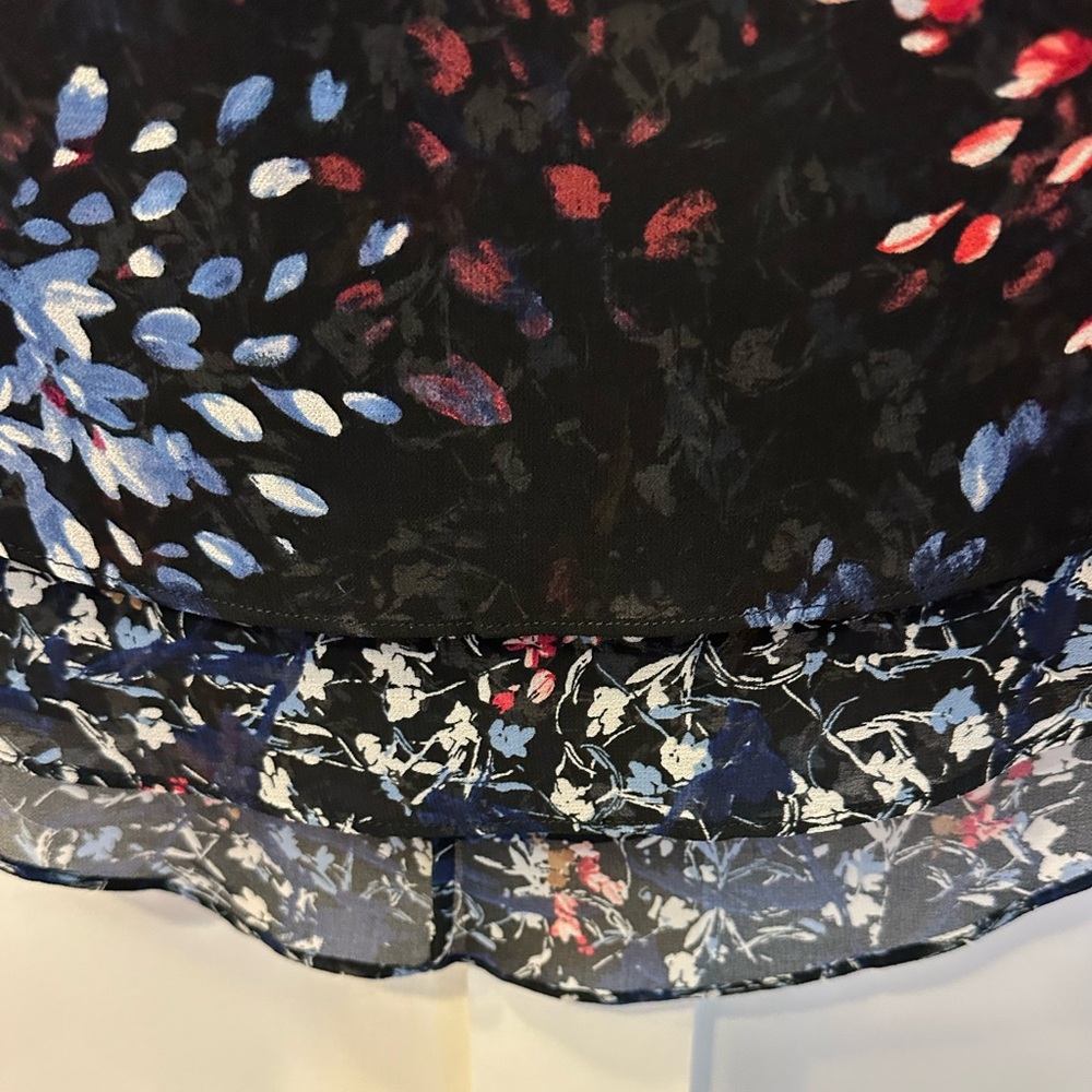 White House Black Market Black/Red Floral Blouse size 2 - Picture 6 of 8